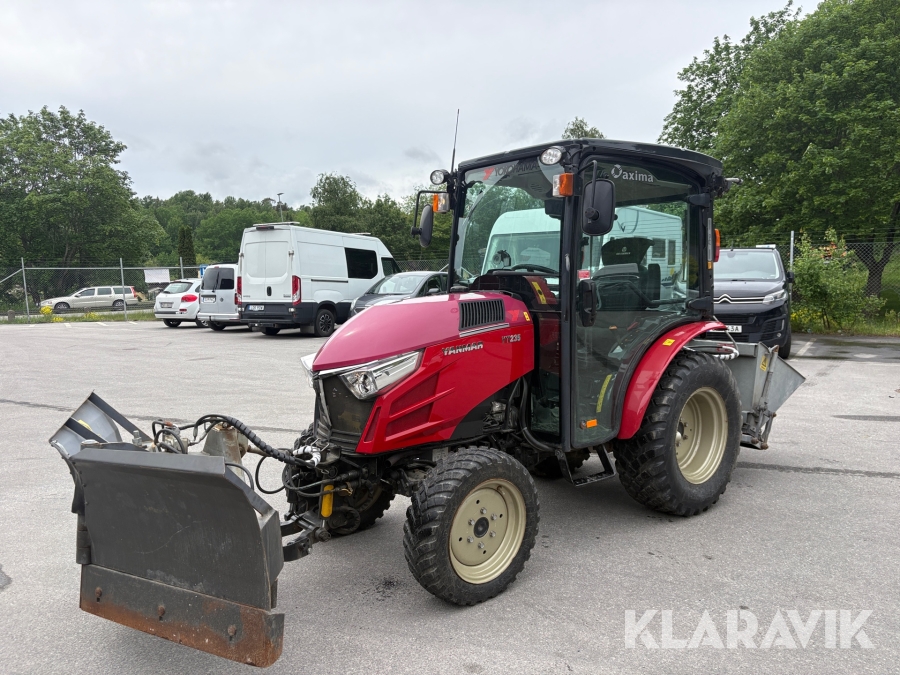 Kompakttraktor Yokohama Yanmar YT235 med vikplog & sandspridare