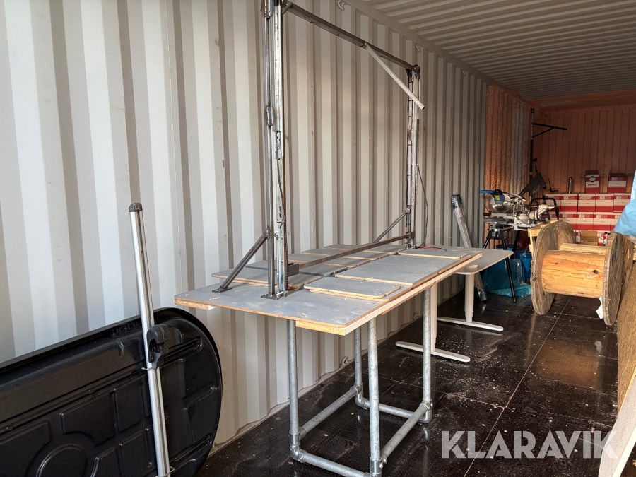 Rigg för att skära cellplast