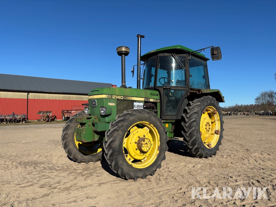 Traktor John Deere 2140