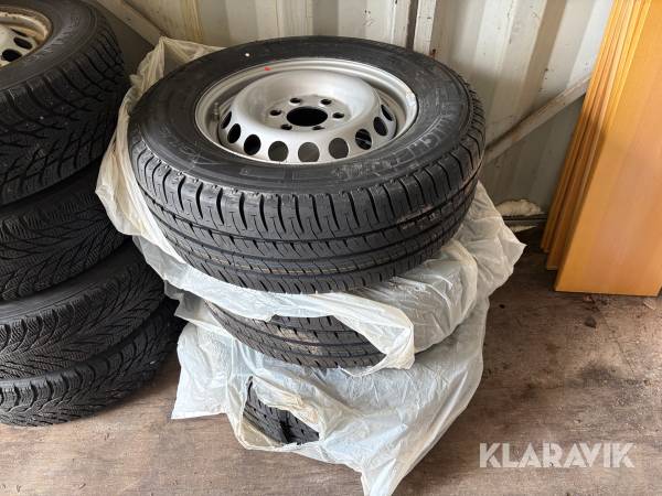 Däck på fälg Michelin 235/65R16C