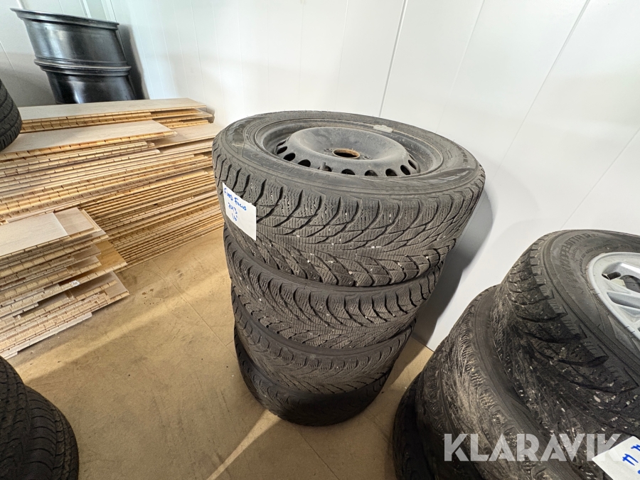 Året runt-däck med fälg Nokian Hakkapellita R2 Ford Focus 205/55R16 4st