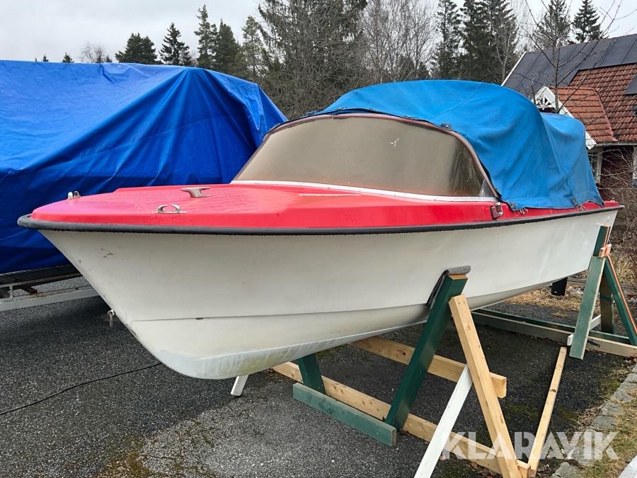 Båt Selco med motor och kapell