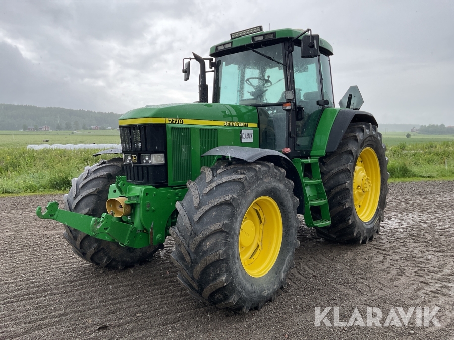 Traktor John Deere 7710