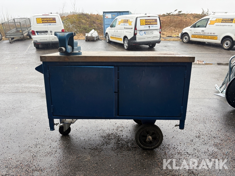 Arbetsbord med hjul och skruvstäd