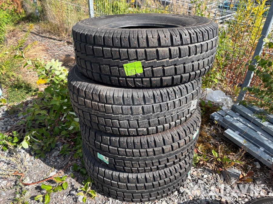 Vinterdäck Cooper 255/70-16 4st