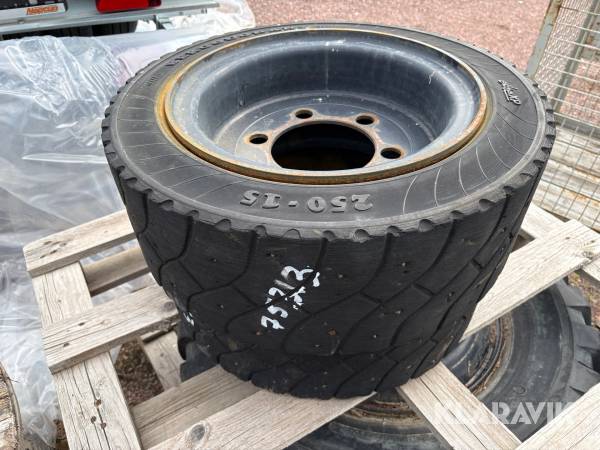 Truckdäck Bergougnan 250-15 2st dubb