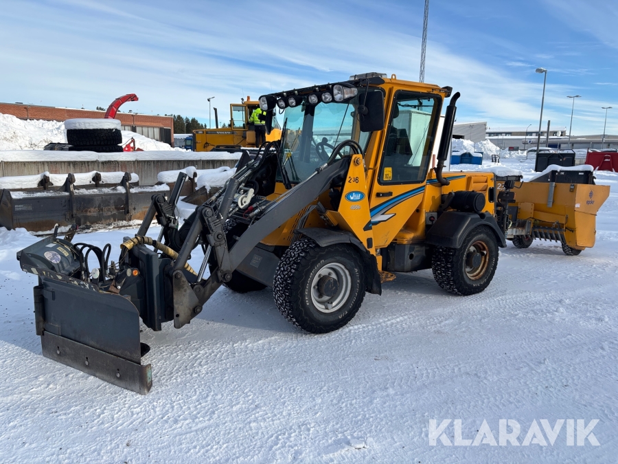 Redskapsbärare Wille 455B med vikplog & sandvagn