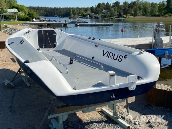 Segelbåt/tävlingsbåt Virus 20