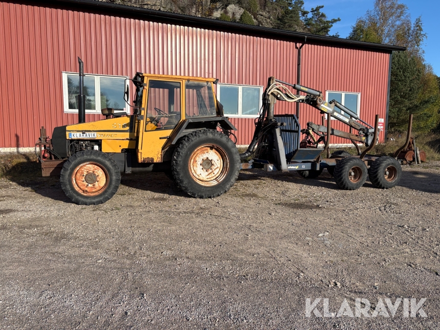 Traktor Valmet 615M-4 med Vreten HVV 9.0 skogskärra