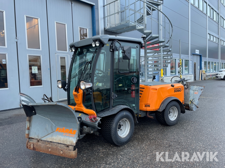 Redskapsbärare Kärcher Belos Transpro 580 med vikplog sandspridare