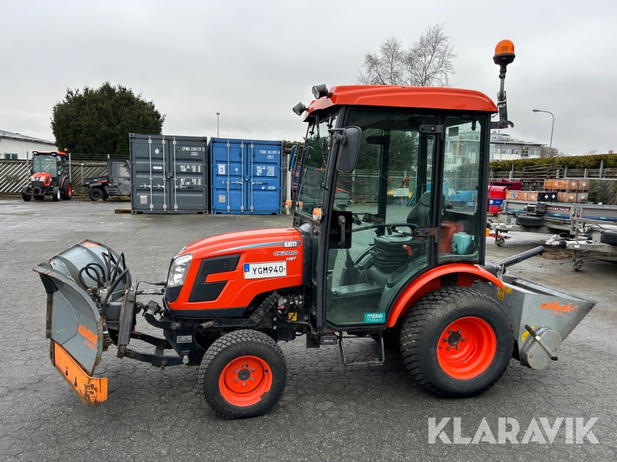 Kompakttraktor Kioti CK2810 med plog & spridare