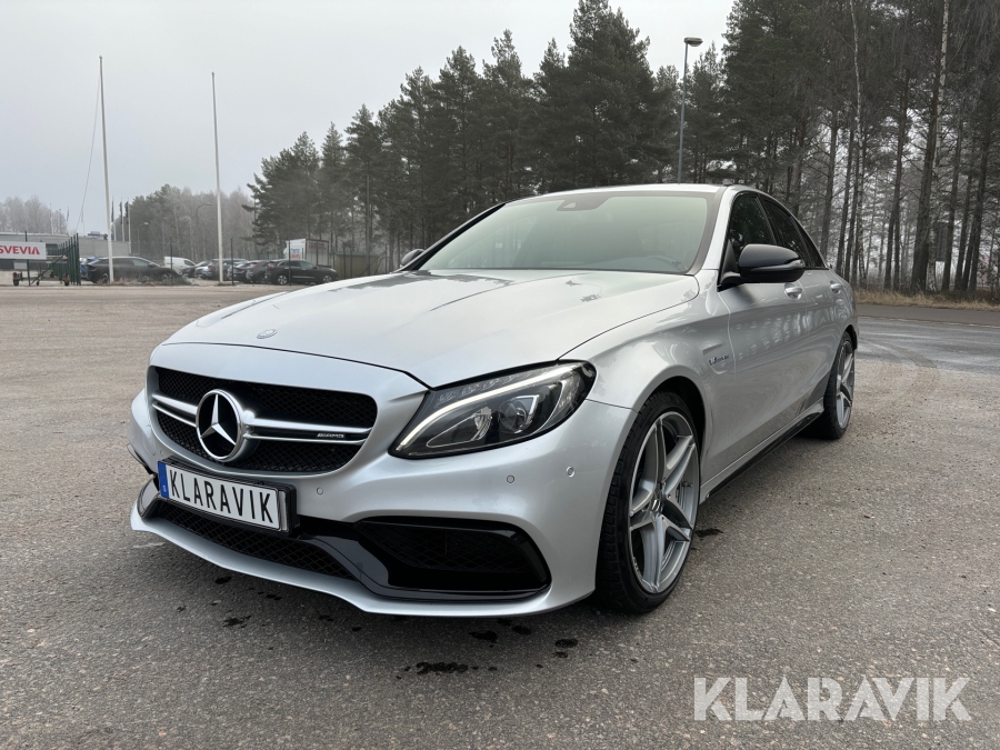 Mercedes-Benz C63 AMG med sommar och vinterdäck