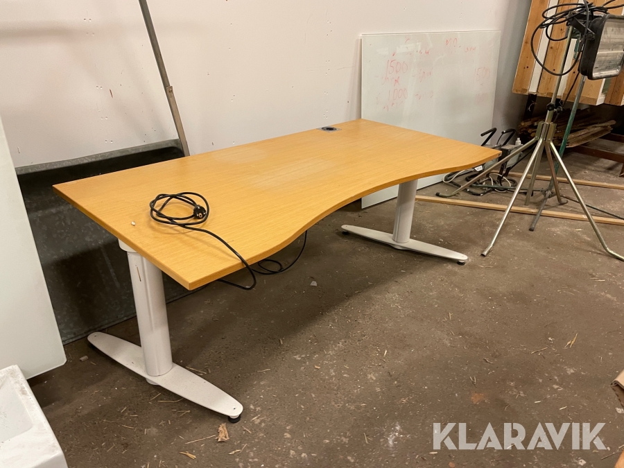 Skrivbord Kinnarps höj och sänkbart
