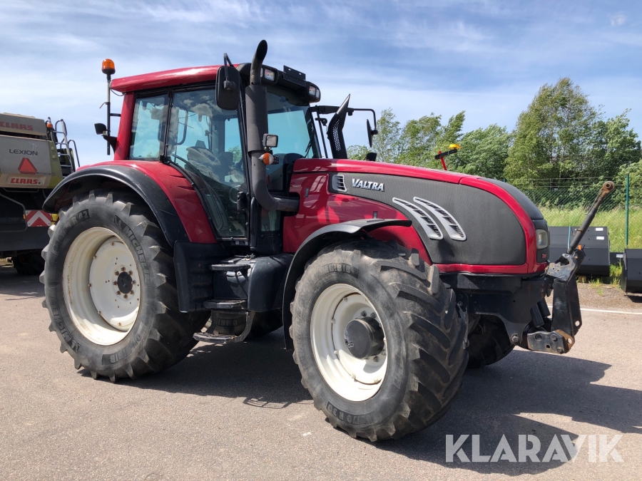 Traktor Valtra T202D Frontlyft 