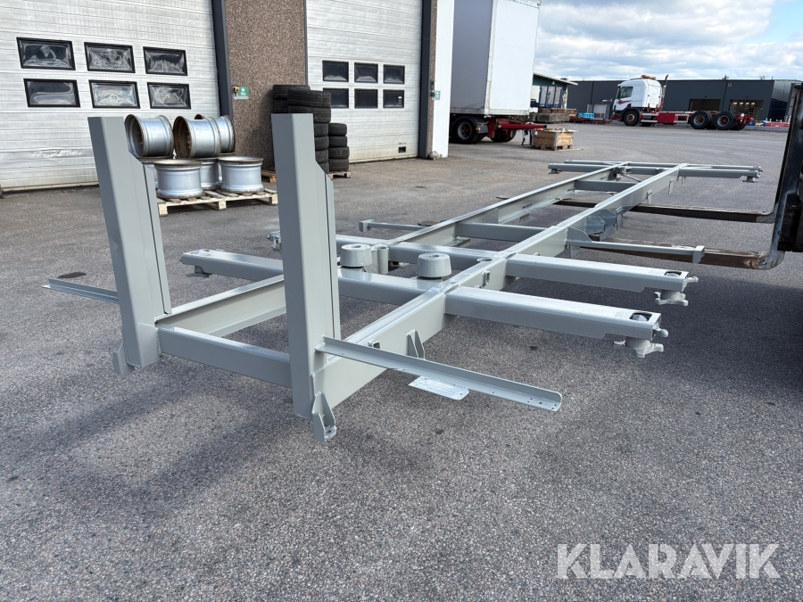 Containerrede för lastbil suttit på en Scania