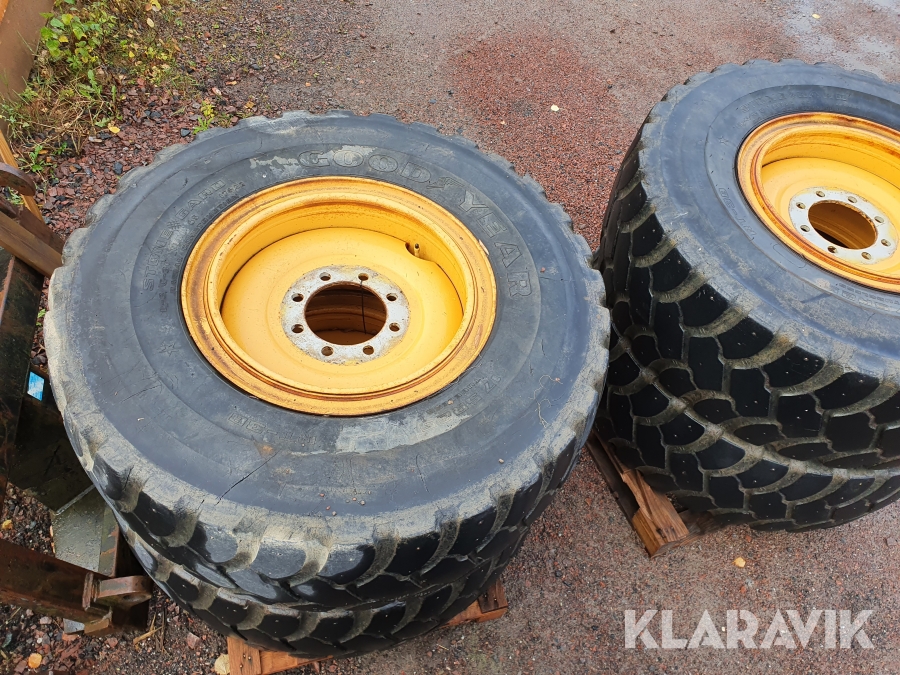 Entreprenaddäck 4 st med fälg Good Year 17.5R25 Stone Gard