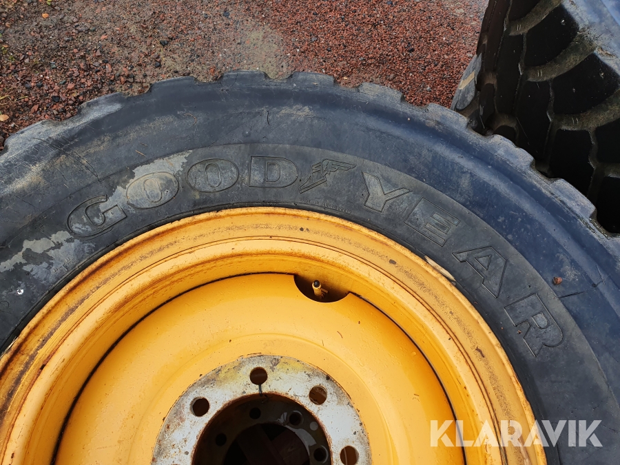 Entreprenaddäck 4 st med fälg Good Year 17.5R25 Stone Gard