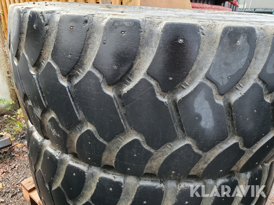 Entreprenaddäck 4 st med fälg Good Year 17.5R25 Stone Gard