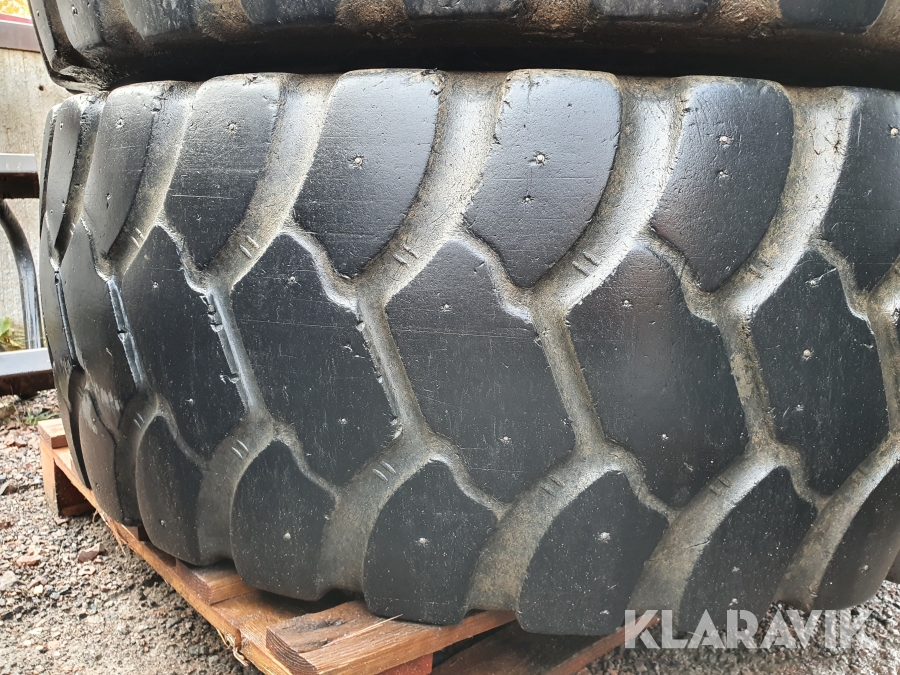 Entreprenaddäck 4 st med fälg Good Year 17.5R25 Stone Gard