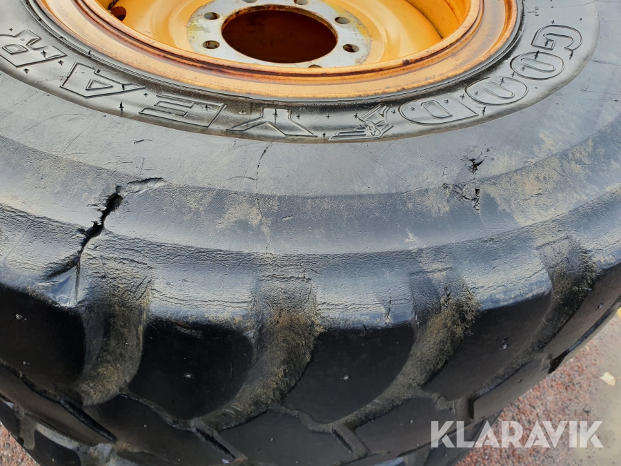 Entreprenaddäck 4 st med fälg Good Year 17.5R25 Stone Gard