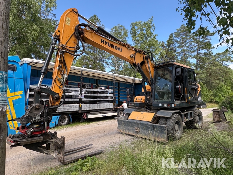 Grävmaskin Hyundai HW140 med släp och redskap