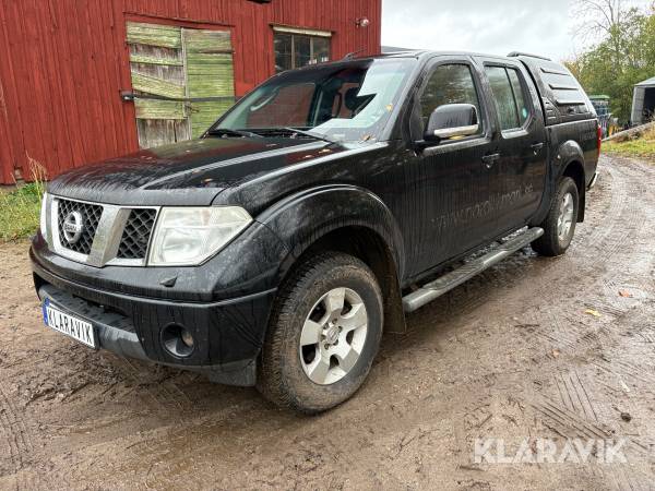 Pickup Nissan Navara med kåpa
