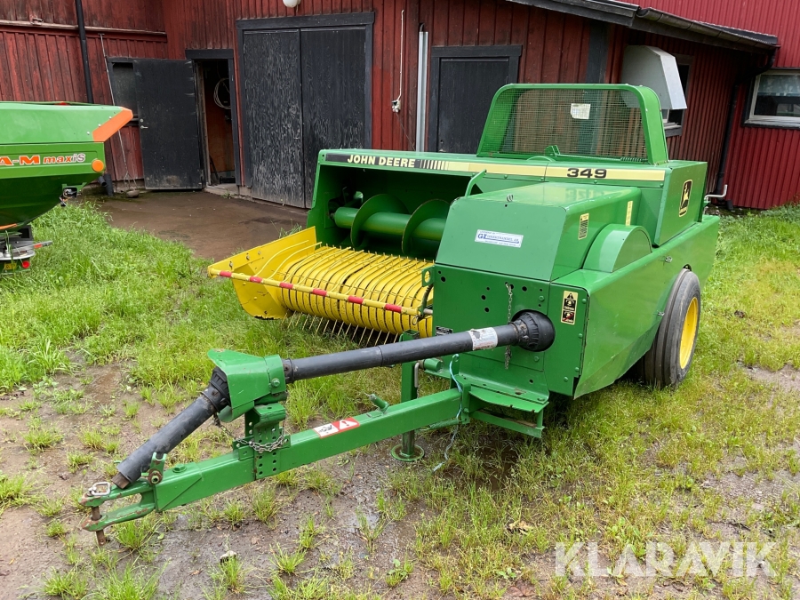 Balpress fyrkantsbal John Deere 349