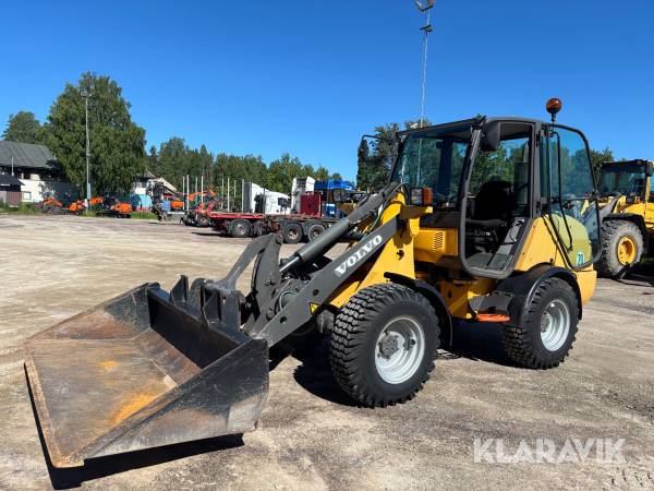 Hjullastare Volvo L25B med skopa och gaffelställ