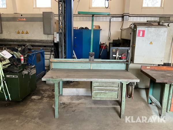 Verkstadsbänk 180cm med lådor och slangvinda