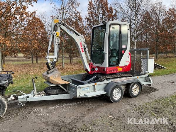 Grävmaskin med släp Take-Job TB216 och 8st redskap