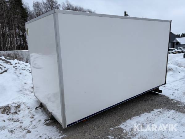Glasfiberskåp till transportbil Berco med bakgavellyft och sidodörr