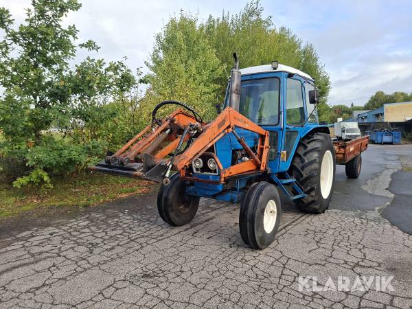 Traktor Ford 5600 med tippkärra
