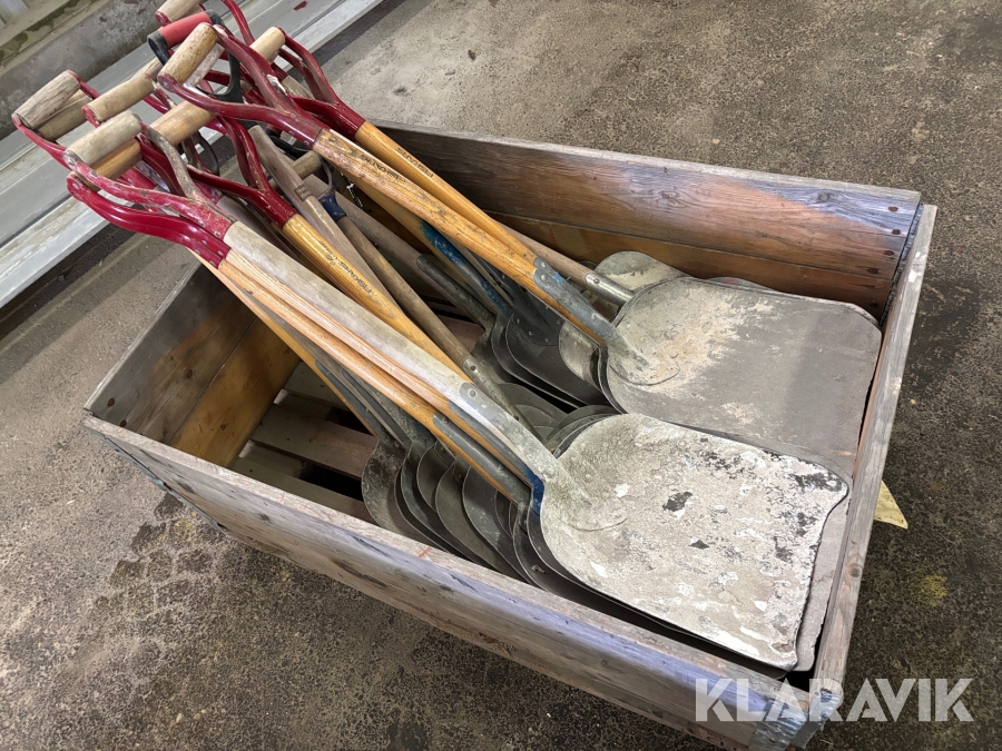 Pall med diverse skyfflar