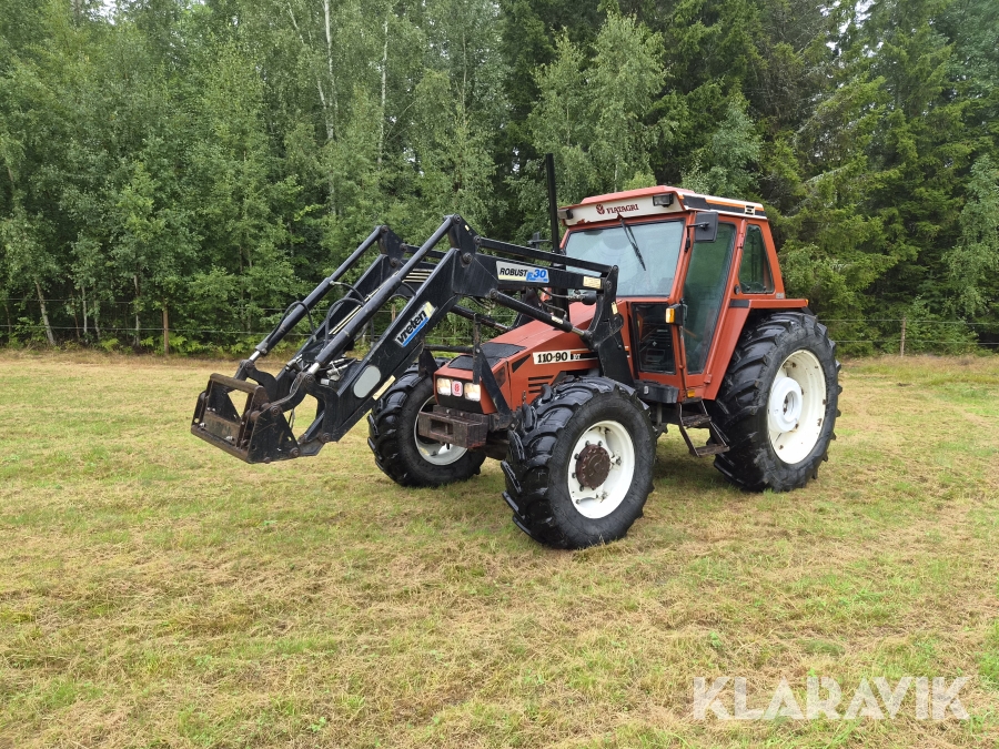 Traktor Fiat 110-90 med frontlastare