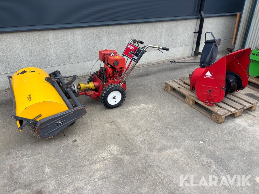 Redskapsbärare Toro 826 med sopvals och snöslunga