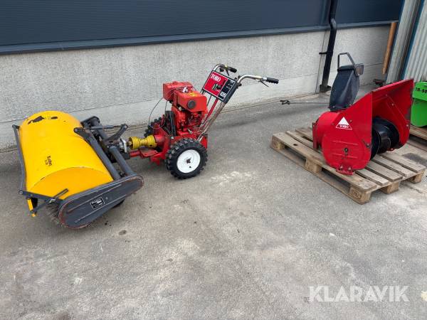 Redskapsbärare Toro 826 med sopvals och snöslunga