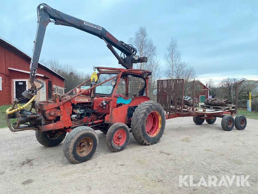 Traktor Volvo BM 400 med kran och vagn 
