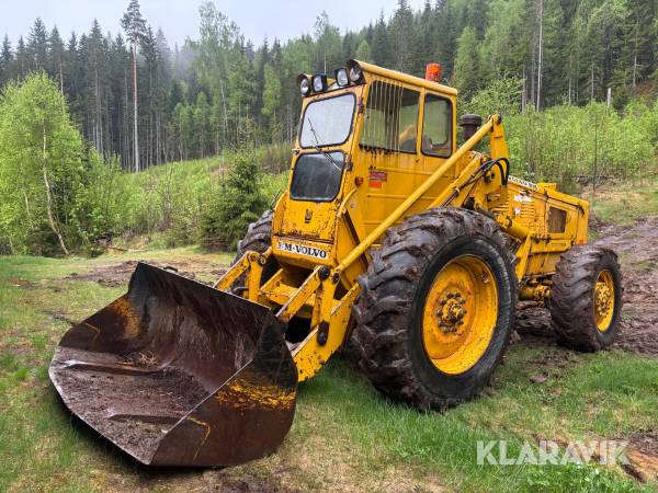 Baklastare Volvo BM LM 840 med skopa och gafflar