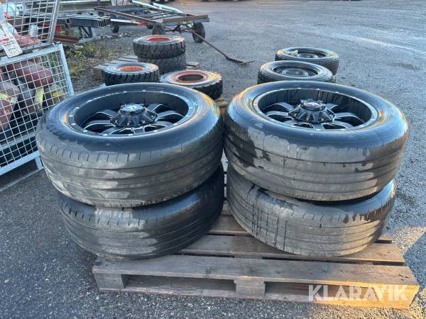 Däck 275/60R20 Goodyear fälgar Dodge 4st