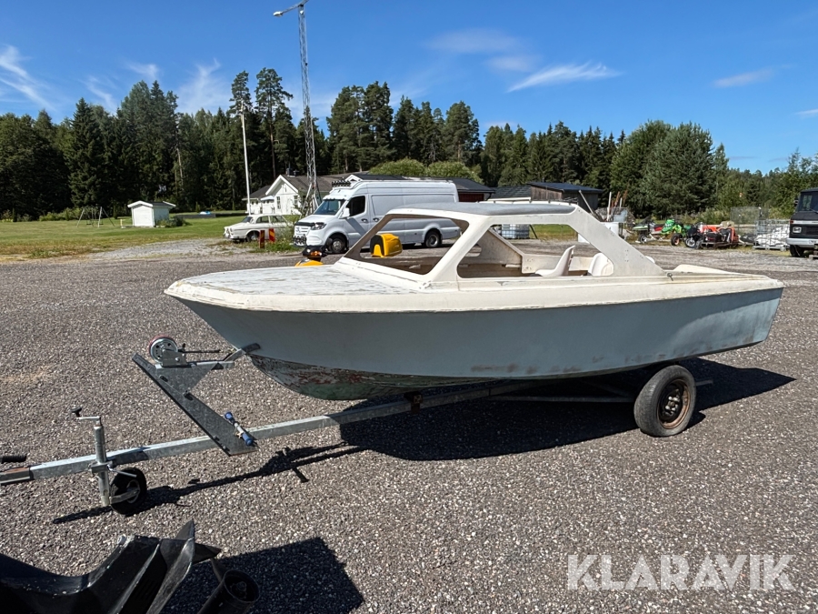 Båt med trailer