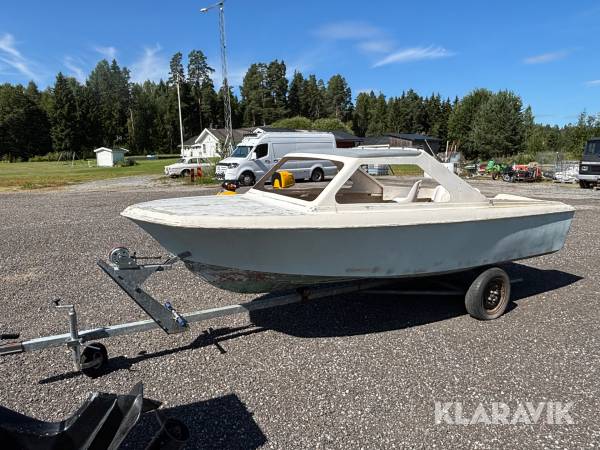 Båt med trailer