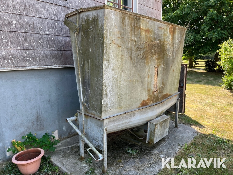 Flisanläggning med förråd, brännare