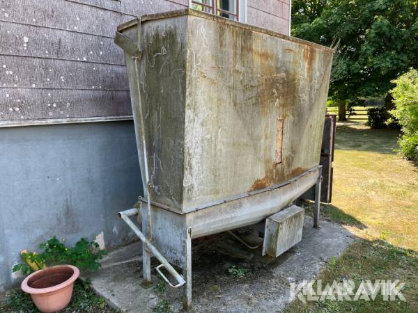 Flisanläggning med förråd, brännare