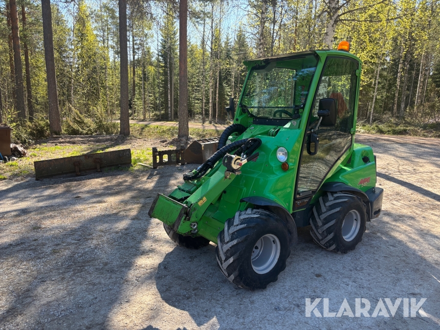 Kompaktlastare Avant 640 med redskap