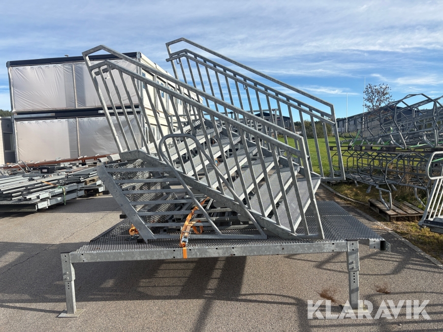 Plattform med trappa Trident räcke galvad