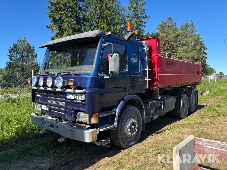 Tippbil Scania 113H med plog hydraulik