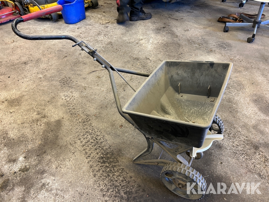 Gödningsspridare gräsmattor True temper SB2000