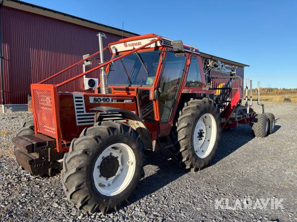 Traktor Fiat 8090DT Skogsutrustad med vagn