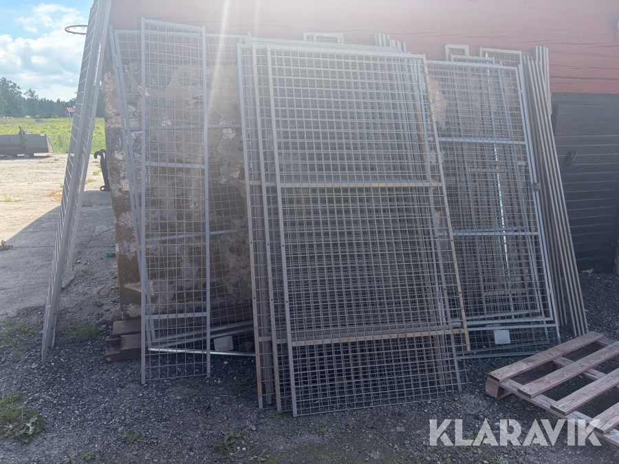 Staket till hundgård eller källarförråd