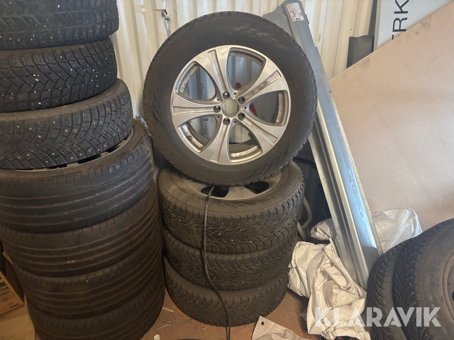 Däck på fälg Hakkapeliitta 235/60R18 4st